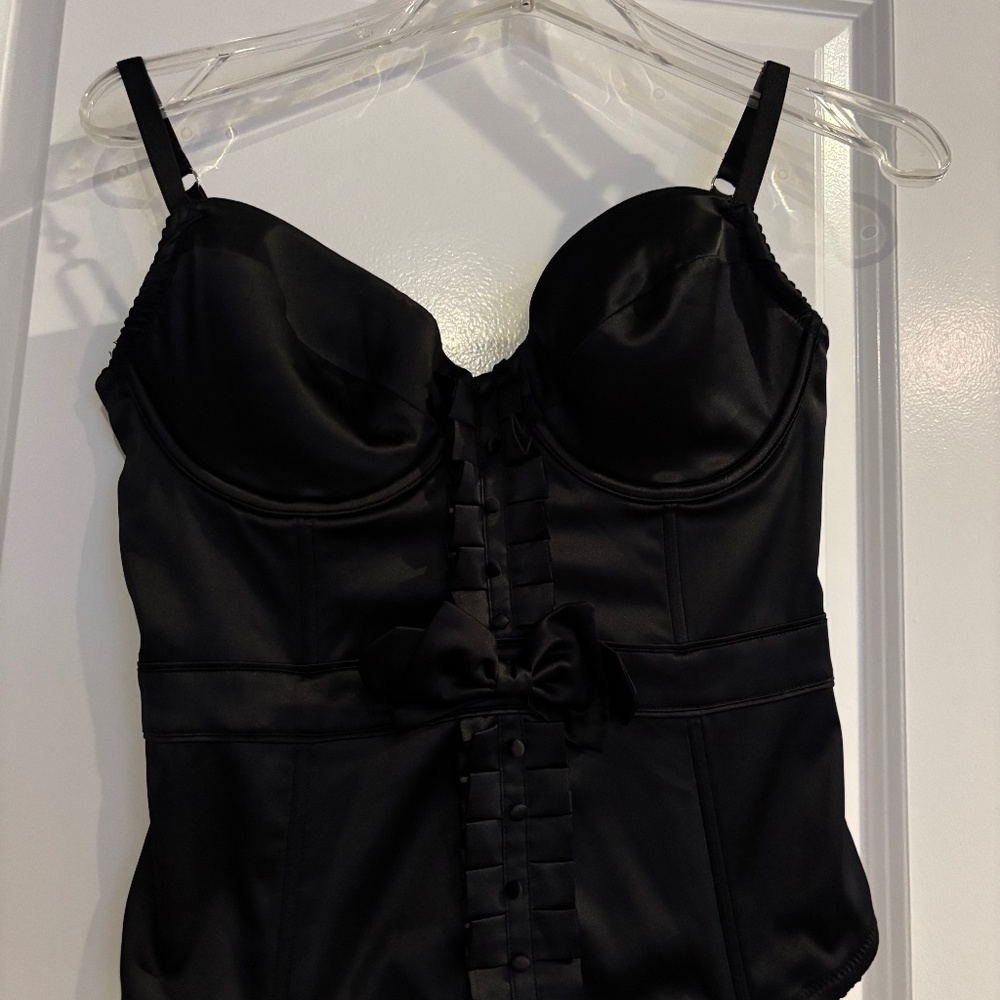 Black bustier
